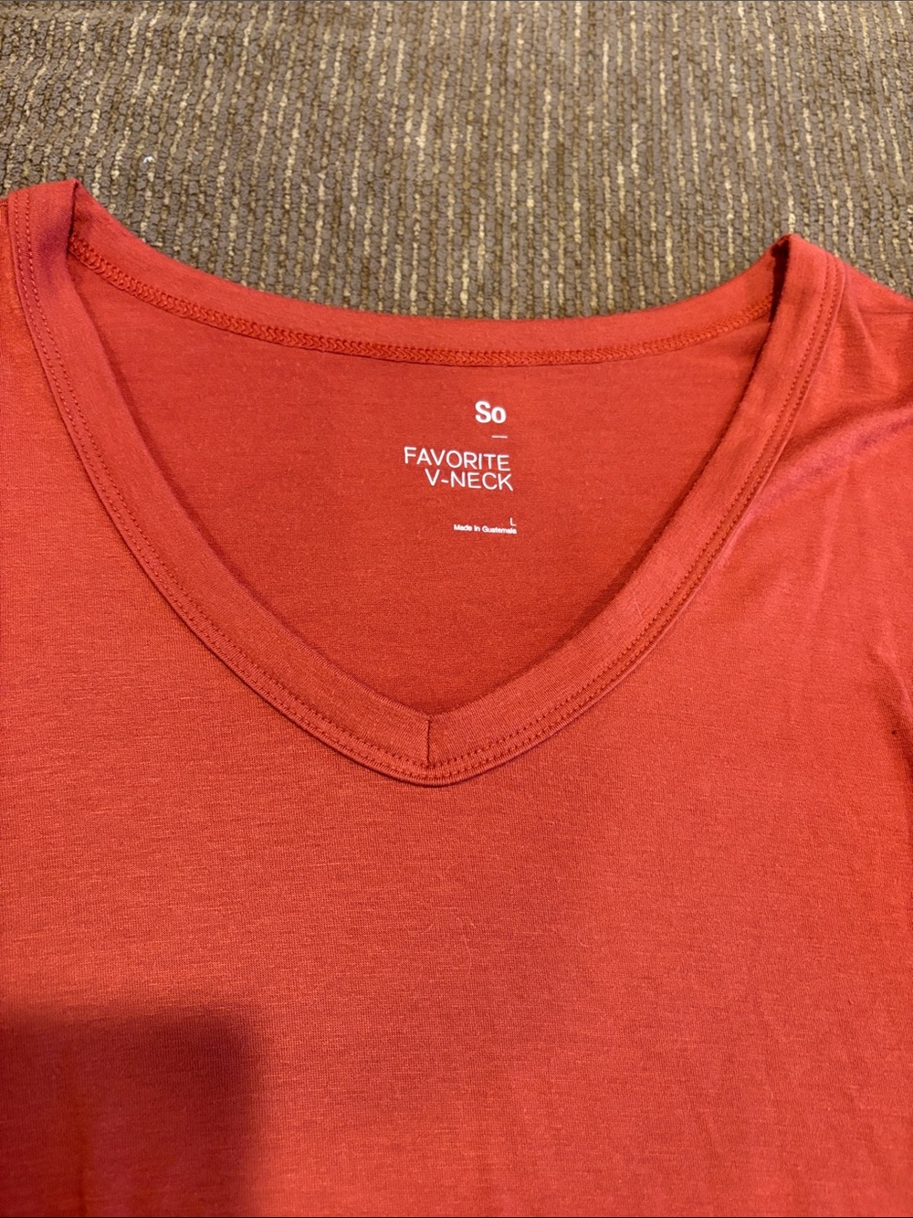SO Short Sleeve V-Neck Tee in Rust - Picture 2 of 5